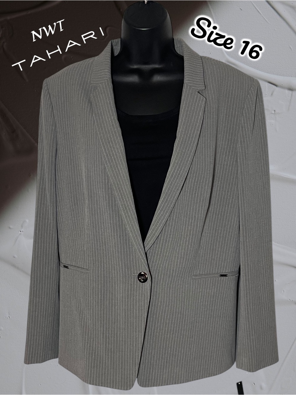 NWT Tahari Grey Pinstripe Blazer – Women’s Size 16 – Professional & Chic